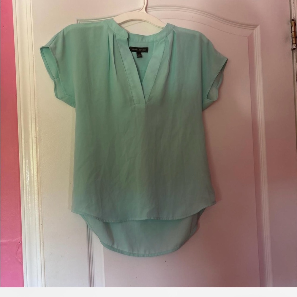 Banana Republic Light Green V-Neck Blouse